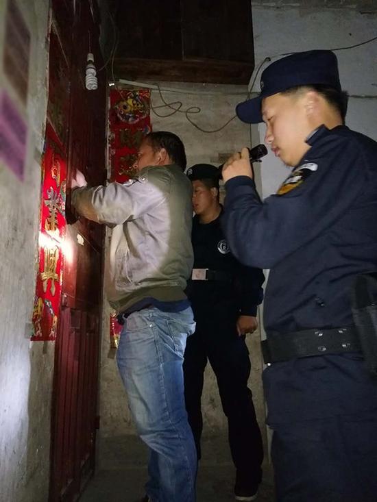 铜陵粗心妈妈误将幼女锁家中 
